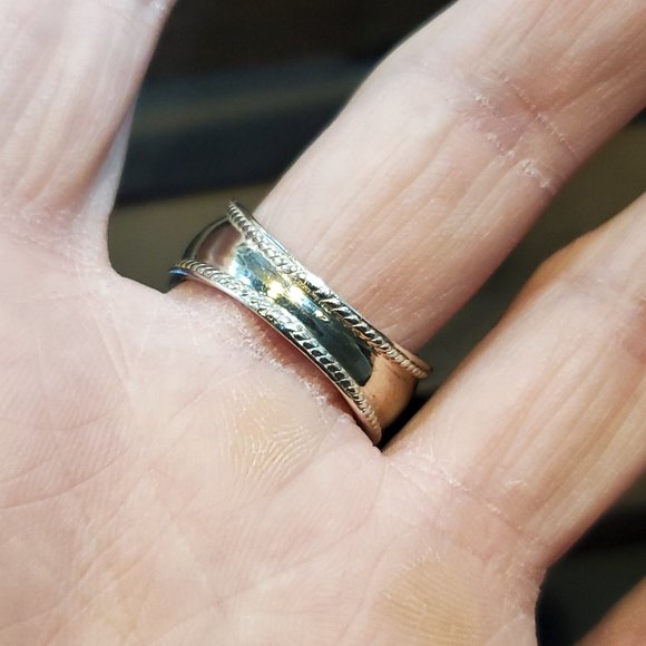 Size 9.75 925 Sterling Silver Cool Large Slight V Shape Ring - Picture 3 of 7